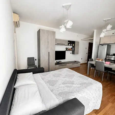 Bicocca Flat B Daire *