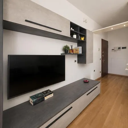 Apartment Bicocca Flat B